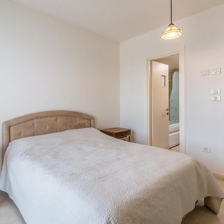 Front Of Beach Next Ritz Hotel - 3 Bedroom& 3 Bathroom Herzelia 외부 사진