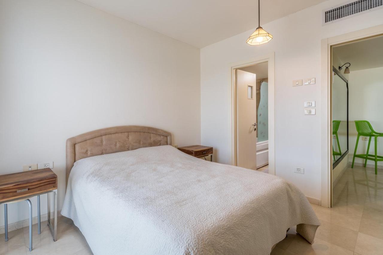 Front Of Beach Next Ritz Hotel - 3 Bedroom& 3 Bathroom Herzelia 외부 사진