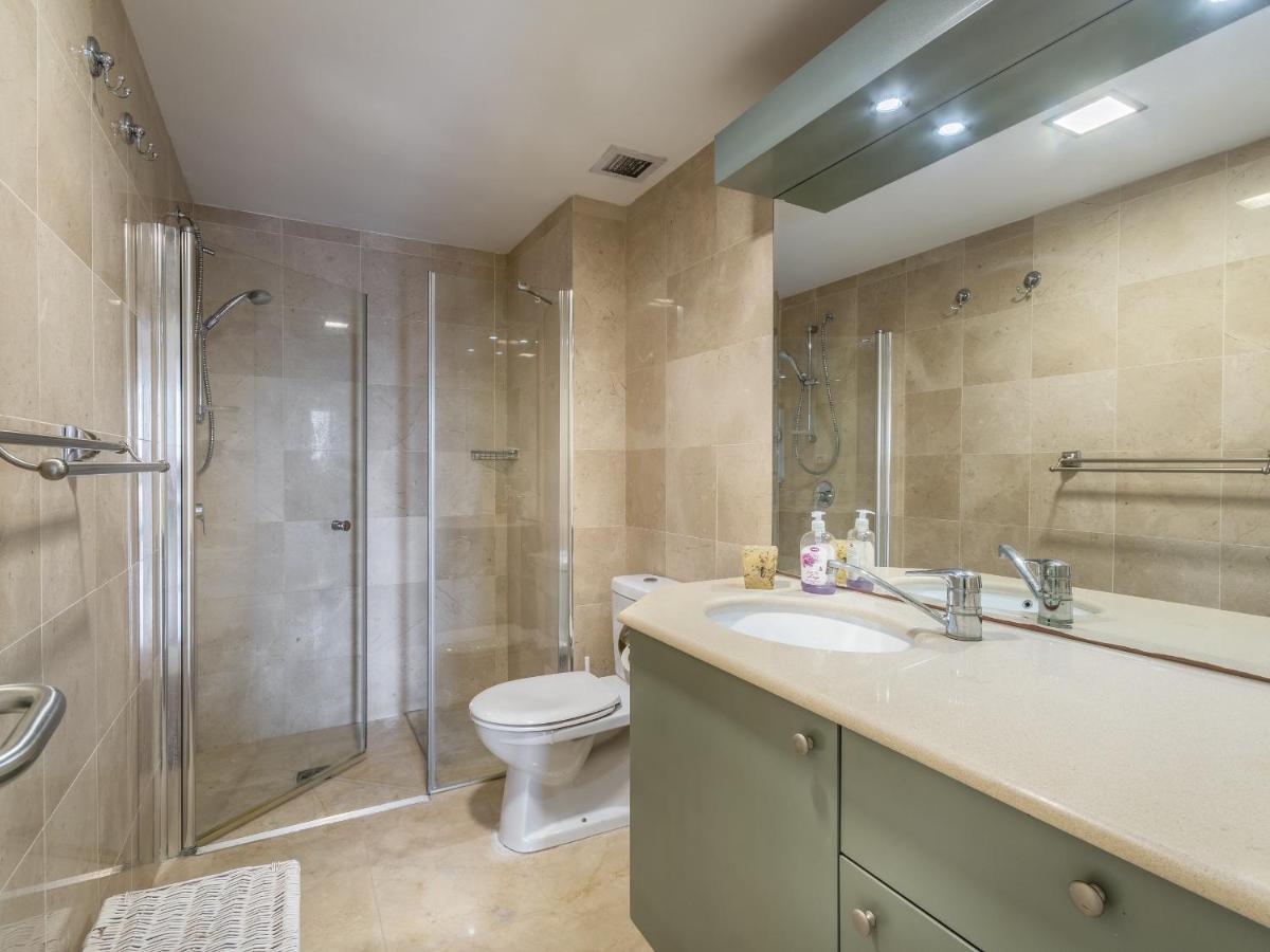 Front Of Beach Next Ritz Hotel - 3 Bedroom& 3 Bathroom Herzelia 외부 사진