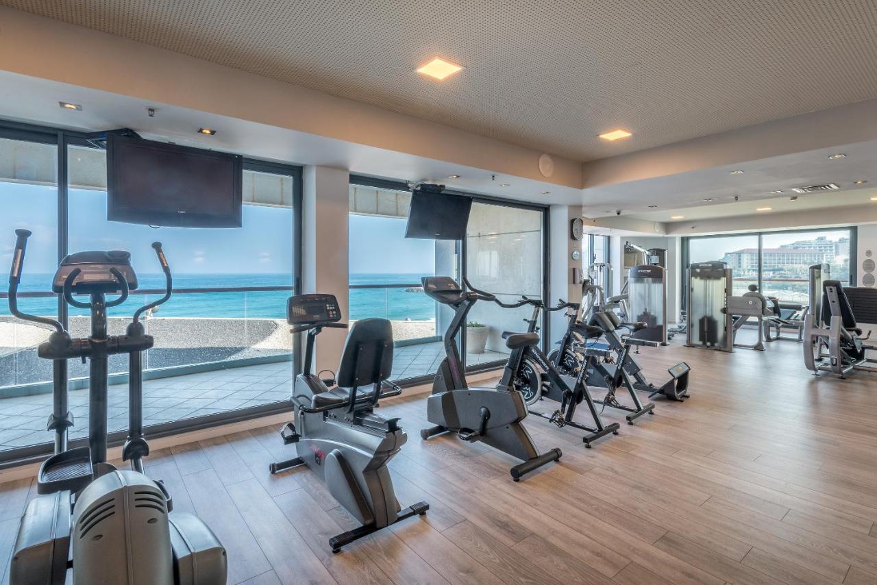 Front Of Beach Next Ritz Hotel - 3 Bedroom& 3 Bathroom Herzelia 외부 사진