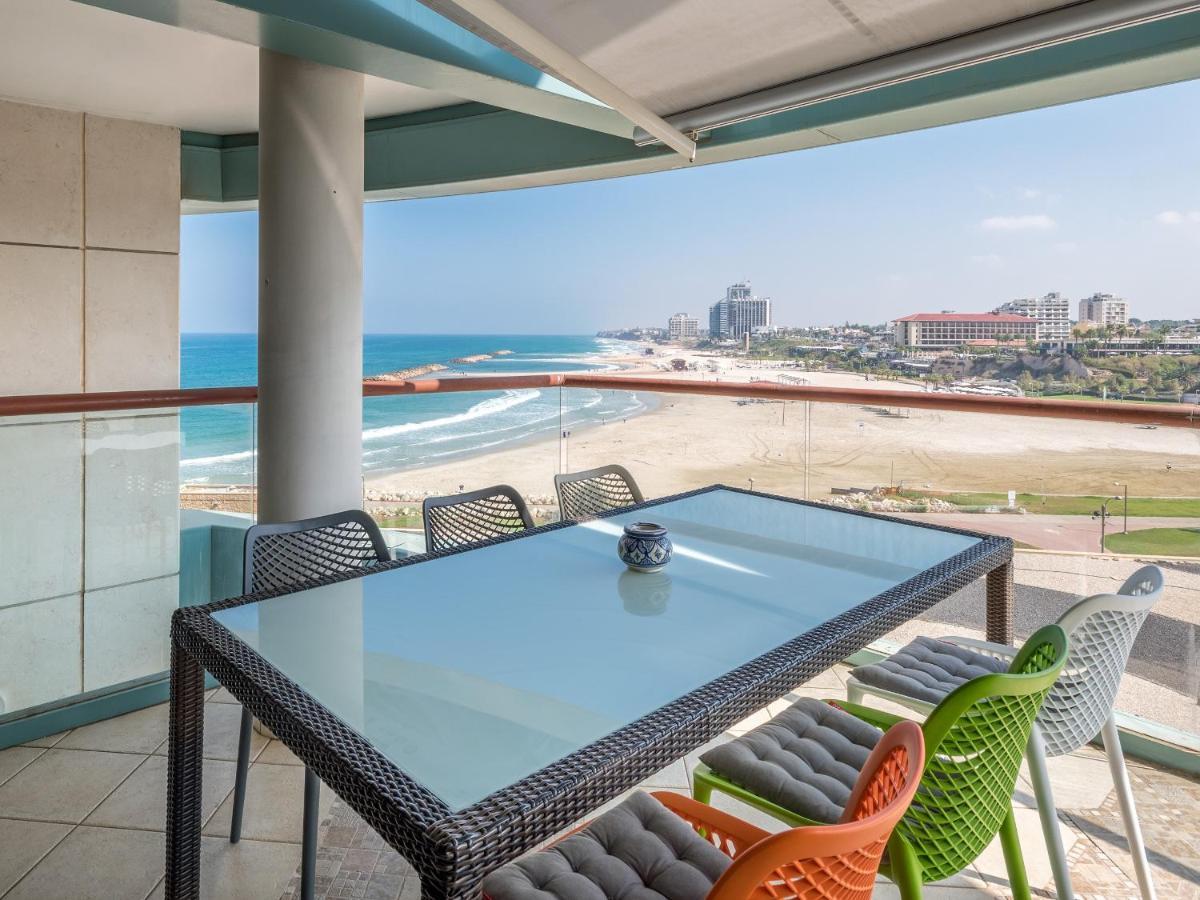 Front Of Beach Next Ritz Hotel - 3 Bedroom& 3 Bathroom Herzelia 외부 사진