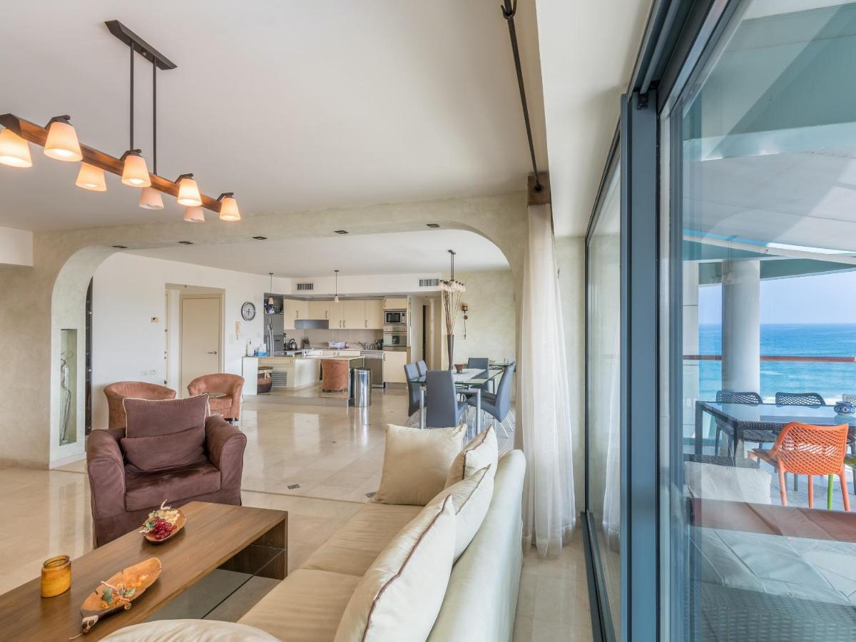 Front Of Beach Next Ritz Hotel - 3 Bedroom& 3 Bathroom Herzelia 외부 사진