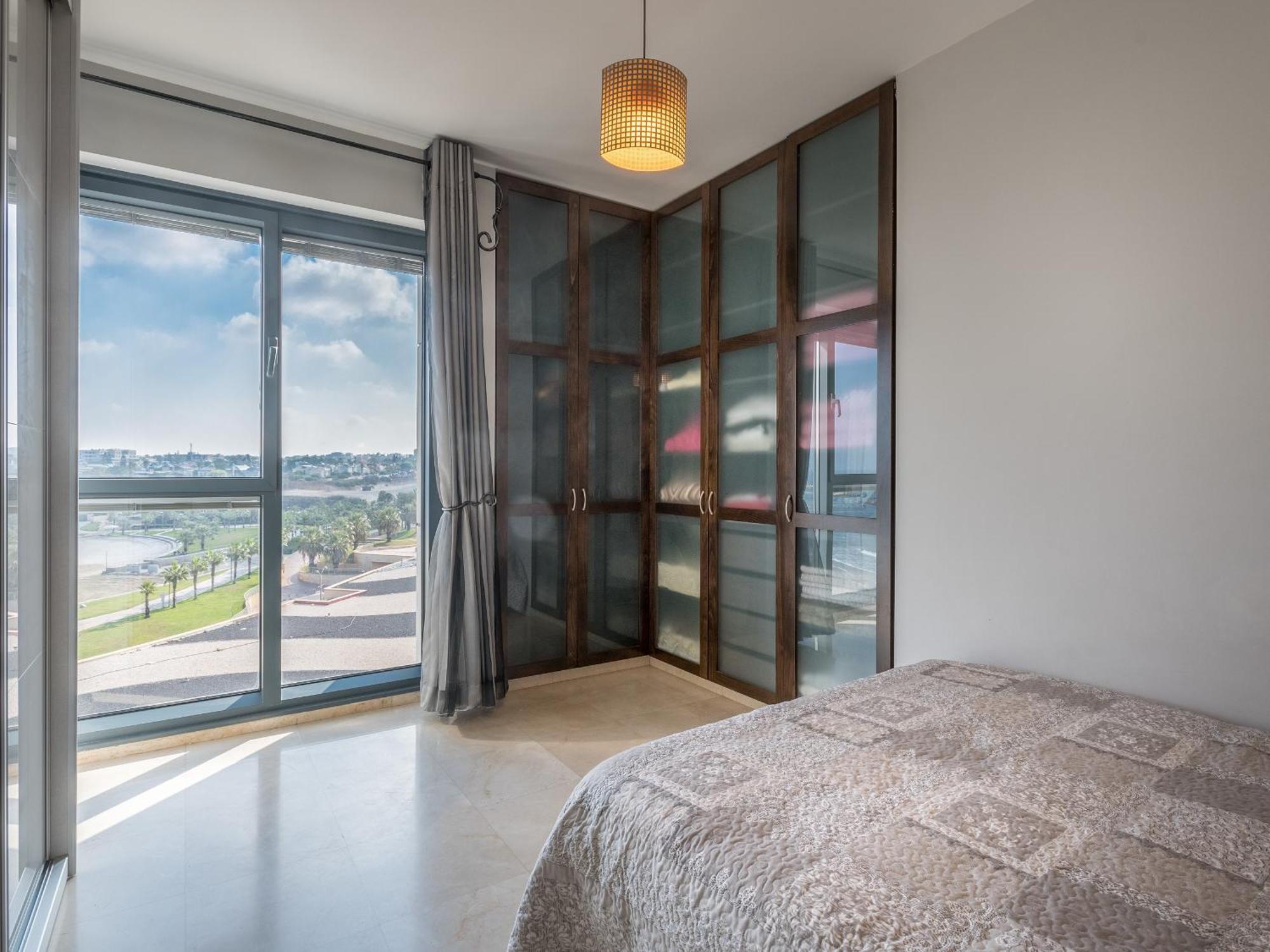 Front Of Beach Next Ritz Hotel - 3 Bedroom& 3 Bathroom Herzelia 객실 사진